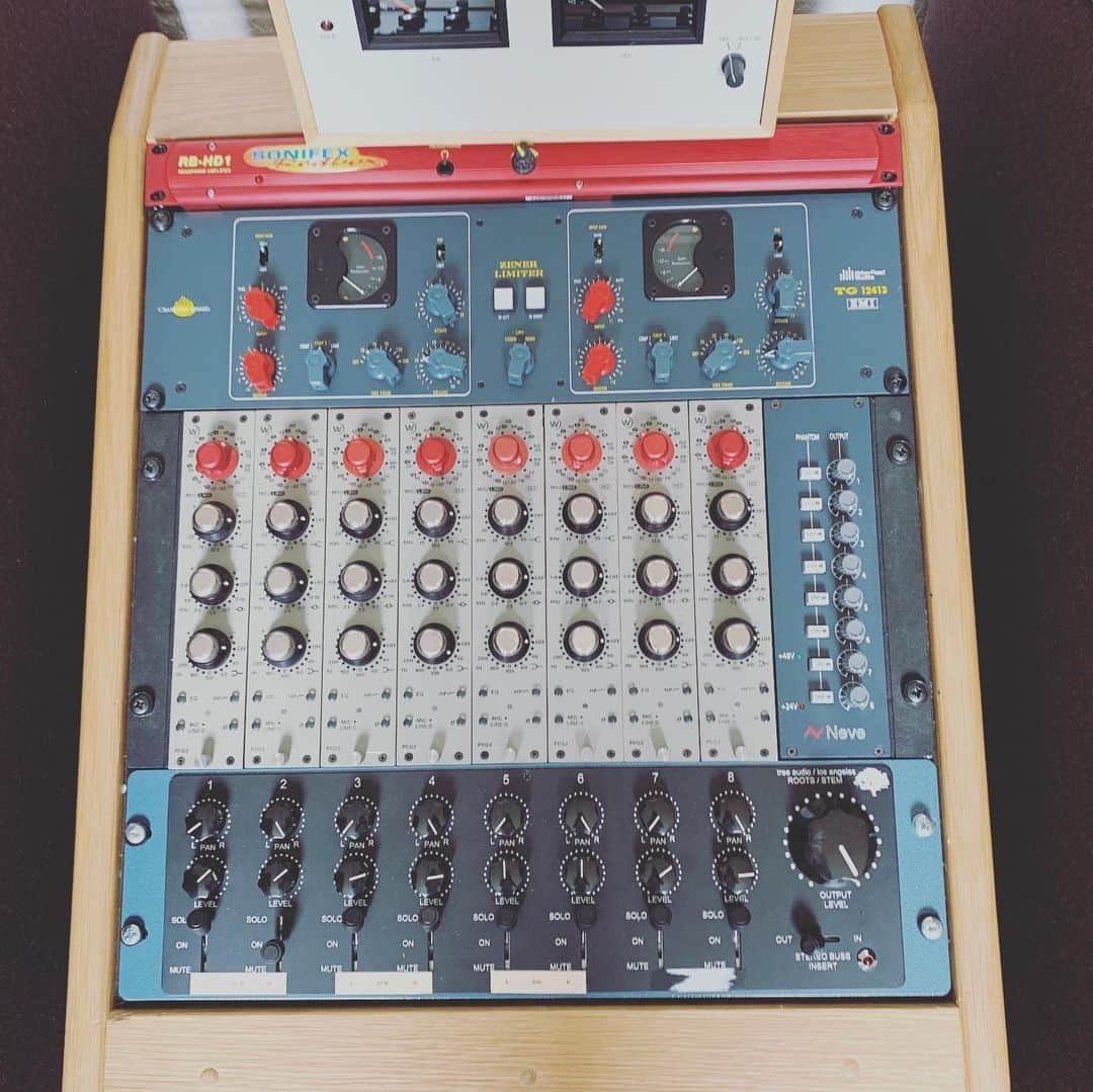 ピート・タウンゼントさんのインスタグラム写真 - (ピート・タウンゼントInstagram)「Hi-fi digital. Lo-fi cassette. Sir Peter Blake. Guitars. Keys. Stuff. How the new album was written and packaged. So excited about the drop on December 6th. I’m having a party. Might make some of it a live Instagram event. Got nothing to prove any more. . . . . . #officialthewho #polydorrecords #who #sirpeterblake #protools12 #fenderrhodes #realdrums #yamahaorgan #lowreyorgan #christmasalbum」11月16日 23時11分 - yaggerdang