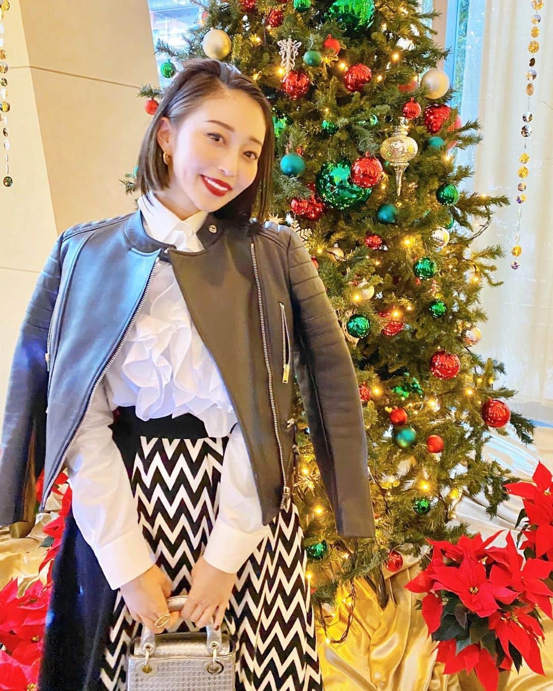 梅谷安里さんのインスタグラム写真 - (梅谷安里Instagram)「IN TOKYO💋😜🎄 楽しい１日だったな〜❤️ 明日は早起きおやすみ🥱 #髪伸びてる切りたいなあ✂️ #fashion#outfit #tokyo#christmas #コーディネート#クリスマス」11月16日 23時12分 - anriworld