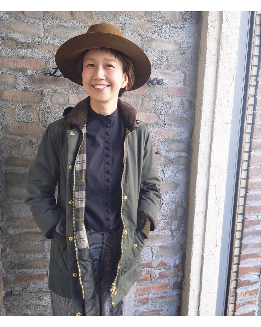 emiemieminkoさんのインスタグラム写真 - (emiemieminkoInstagram)「最近のお気に入りアウター！  @barbour  @barbourjapan  サイズ感もピッタリ☺ なんでも合わせやすくて◎ こんなに合わせやすいんだー！！とビックリしてます😲 . #Barbour#バブアー#コーデ#cluel #fudge #心斎橋大丸 #コーディネート#アウター」11月16日 23時14分 - emiemieminko