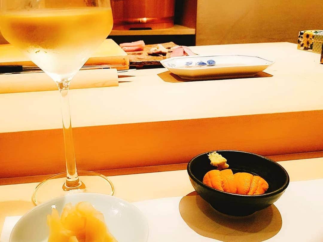 梁愛美さんのインスタグラム写真 - (梁愛美Instagram)「鮨心 はなれ@西麻布🍣💕 ❥︎ ❥︎ 家族でお世話になってるお店︎🙋💕︎ ❥ ❥ Do you like japanese sushi…？？💭 ❥ ❥ #sushi #sushisin #sushisinhanare #nishiazabu #uni #karasumi #japanesesake #japanesefood #foodstagram #sushistagram #instagramjapan #instagramtokyo #instagood #instagramphoto #myfavorite #鮨心 #鮨心はなれ #鮨 #寿司 #すし #鮪 #雲丹 #カラスミ #美食家 #インスタグルメアワード2019 #食べスタグラム #西麻布 #팔로우 #먹스타그램 #초밥」11月16日 23時26分 - aimipink