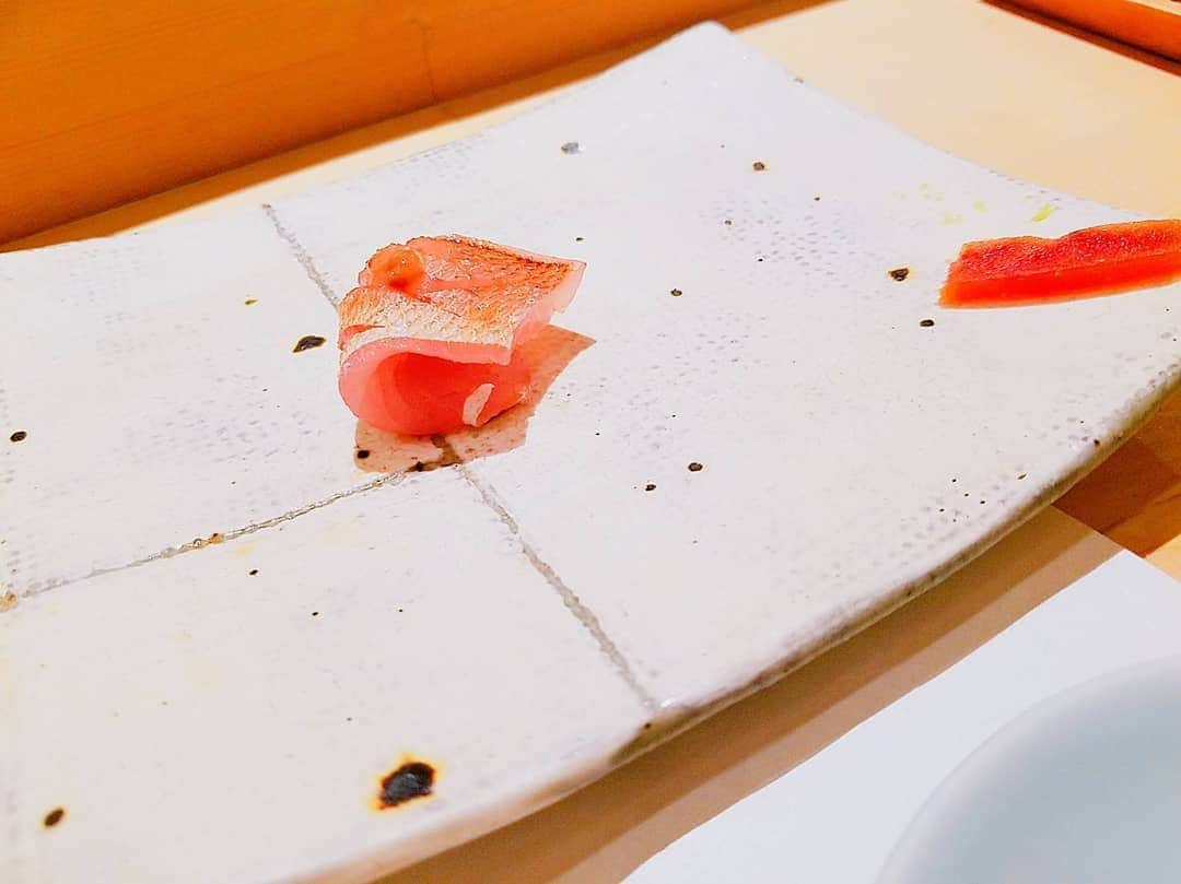 梁愛美さんのインスタグラム写真 - (梁愛美Instagram)「鮨心 はなれ@西麻布🍣💕 ❥︎ ❥︎ 家族でお世話になってるお店︎🙋💕︎ ❥ ❥ Do you like japanese sushi…？？💭 ❥ ❥ #sushi #sushisin #sushisinhanare #nishiazabu #uni #karasumi #japanesesake #japanesefood #foodstagram #sushistagram #instagramjapan #instagramtokyo #instagood #instagramphoto #myfavorite #鮨心 #鮨心はなれ #鮨 #寿司 #すし #鮪 #雲丹 #カラスミ #美食家 #インスタグルメアワード2019 #食べスタグラム #西麻布 #팔로우 #먹스타그램 #초밥」11月16日 23時26分 - aimipink