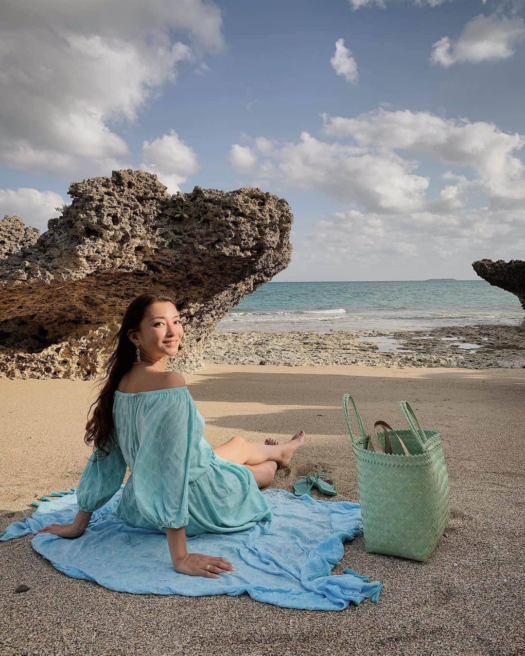 福田朋夏さんのインスタグラム写真 - (福田朋夏Instagram)「私のビーチに行ってきました✨（私が勝手に私のビーチって呼んでるだけ🤫）心も身体も元気になった！🌈✨ こんな時間は本当に大切。 #okinawa #islandlife #beach #ocean #thankfulthursday」11月16日 23時46分 - tomoka_fukuda