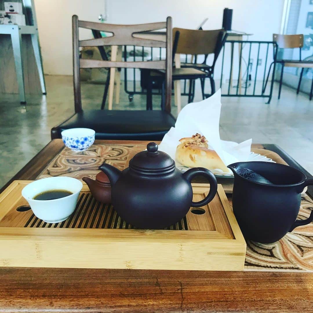 丸山敬太さんのインスタグラム写真 - (丸山敬太Instagram)「京都に２２日にオープンするGoodman-Roaster-Kyotoに。 台湾産のお茶ではなく、コーヒー豆を使ったオリジナルのコーヒーはとても良い香りでさっぱりと美味しく、茶器で挿れてくれる姿もとてもチャーミング。何より明るい、居心地の良い店内と心地よい伊藤夫妻がとても寛げる場所。台湾でゼロから２軒のお店を既に成功させている伊藤くんの新しい挑戦！！京都に新しいアドレス！ 藤巻さんの繋いでくれた縁。」11月16日 23時40分 - keitamaruyama