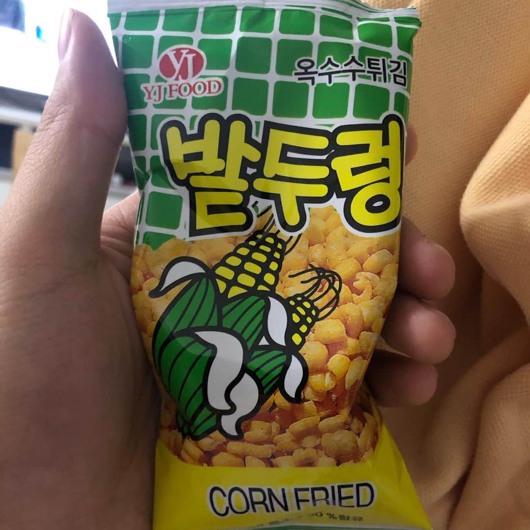 キム・ジョンモさんのインスタグラム写真 - (キム・ジョンモInstagram)「잘먹겠습니다🌽#오늘의#주말간식#밭두렁#어릴때#이거먹다가#옥수수다털림」11月16日 23時59分 - pureandsexy