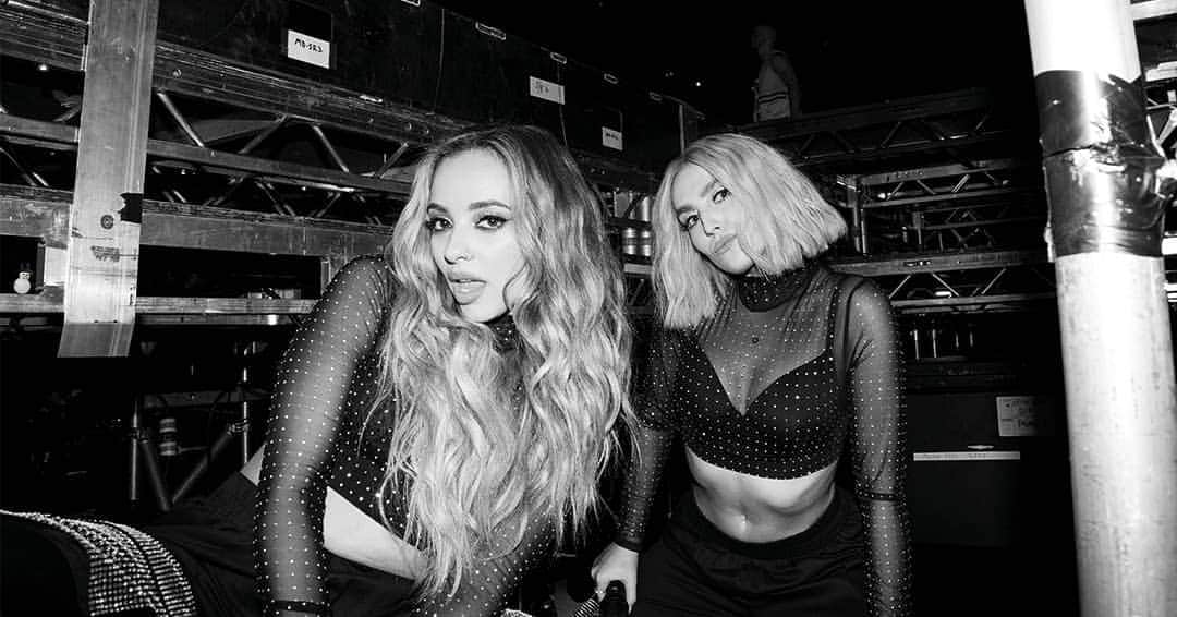 リトル・ミックスさんのインスタグラム写真 - (リトル・ミックスInstagram)「Quick 📷 backstage 💘」11月17日 0時02分 - littlemix