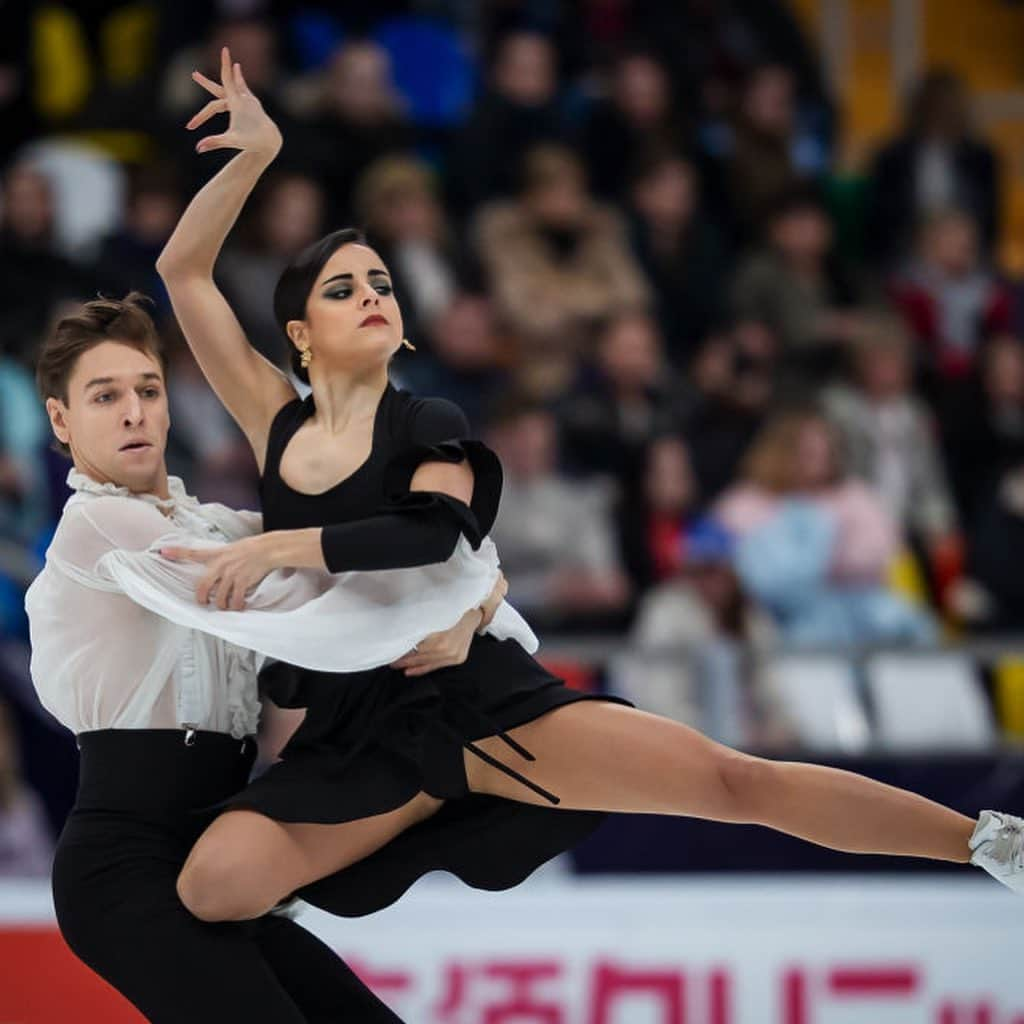 ISUグランプリシリーズさんのインスタグラム写真 - (ISUグランプリシリーズInstagram)「Ice Dance Champions 👑 at #RostelecomCup 🥇 @victoria_sinitsina / @nikita_katsalapov 🇷🇺 🥈 @pipergilles / @pauldpoirier 🇨🇦 🥉 @sarasobrehielo / @kirill_khalyavin 🇪🇸 Full results 👉🏼 https://bit.ly/2OhYDf9  #GPFigure #FigureSkating」11月17日 0時10分 - isufigureskating_x