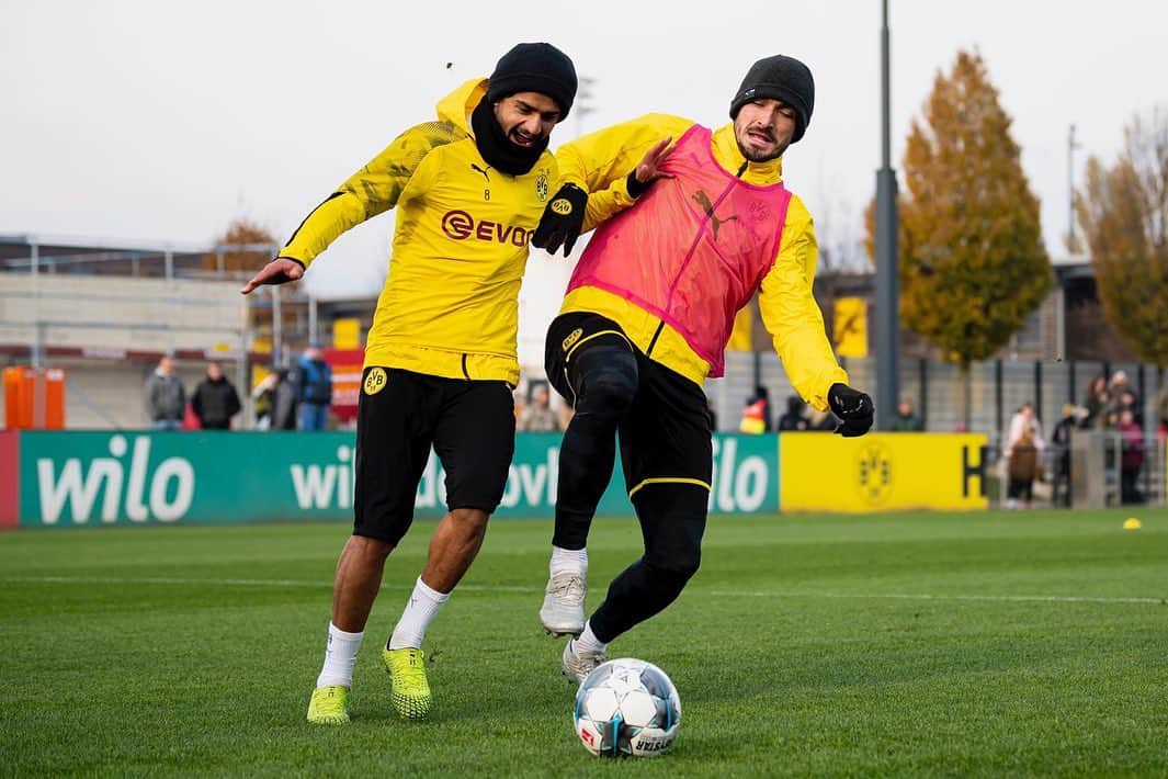 ボルシア・ドルトムントさんのインスタグラム写真 - (ボルシア・ドルトムントInstagram)「😏 Seems like these two like to battle each other. #bvb #borussiadortmund」11月17日 0時13分 - bvb09