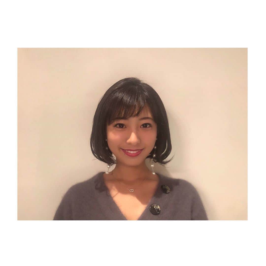 白戸ゆめのさんのインスタグラム写真 - (白戸ゆめのInstagram)「after✂︎ . ばっさり！ 30センチも切っちゃいました😂 賛否両論あると思いますが笑 マフラーさんに首は守ってもらいます🧣 これが白戸流の冬の過ごし方です☃️❄️ . #hair #cut #ショートボブ #冬に短くする is #おしゃれ #そう言い聞かせて毎年冬に切る」11月17日 0時23分 - yumeno.s_