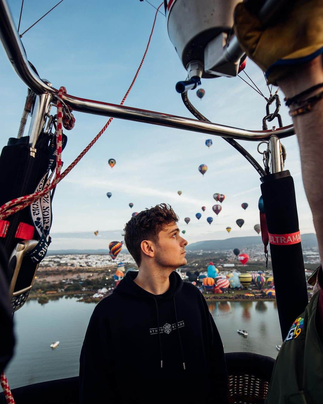 マーティン・ギャリックスさんのインスタグラム写真 - (マーティン・ギャリックスInstagram)「One of the coolest experiences ever! Excited for tonight 🇲🇽」11月17日 0時24分 - martingarrix