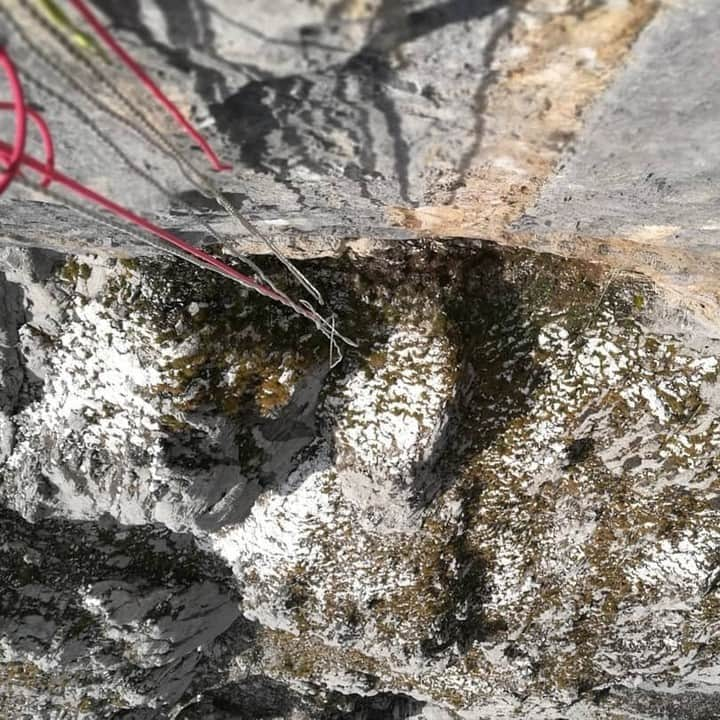 ドイターさんのインスタグラム写真 - (ドイターInstagram)「This is what a climbers view looks like 😱 Would you dare? Our ambassador Mich Kemeter is known for his adventurous actions. Whether hard alpine lines like Liberi di Scegliere or challenging sport climbing routes like Atlantic, Mich stays true to his favourite ways of climbing. - Thanks @michthek for sharing your #deutermoment. 🏔❤️ Please tag #yesdeuter to be featured. - #deuter #deuterbackpack #multipitchclimbing #climbing #liveyouradventure #outdoorlife #mountaineering #mountainlovers #timetoclimb #climbon #climbeverymountain」11月17日 1時00分 - deuter