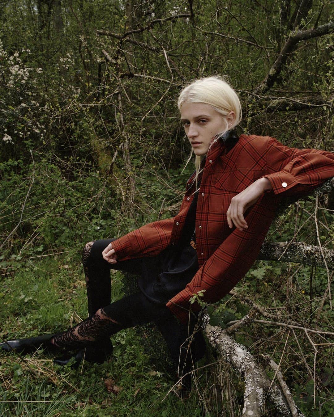 バルバラ ビュイさんのインスタグラム写真 - (バルバラ ビュイInstagram)「Punk and Folk ! #BarbaraBuiFW19  photo @ecoutecherie model @abby_hendershot #checkshirt #punkstyle #folkstyle #punkrock #lacepants #concerttshirt #rockgirlstyle」11月17日 1時00分 - barbarabuiofficial