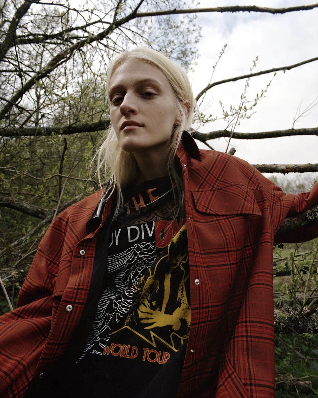 バルバラ ビュイさんのインスタグラム写真 - (バルバラ ビュイInstagram)「Punk and Folk ! #BarbaraBuiFW19  photo @ecoutecherie model @abby_hendershot #checkshirt #punkstyle #folkstyle #punkrock #lacepants #concerttshirt #rockgirlstyle」11月17日 1時00分 - barbarabuiofficial