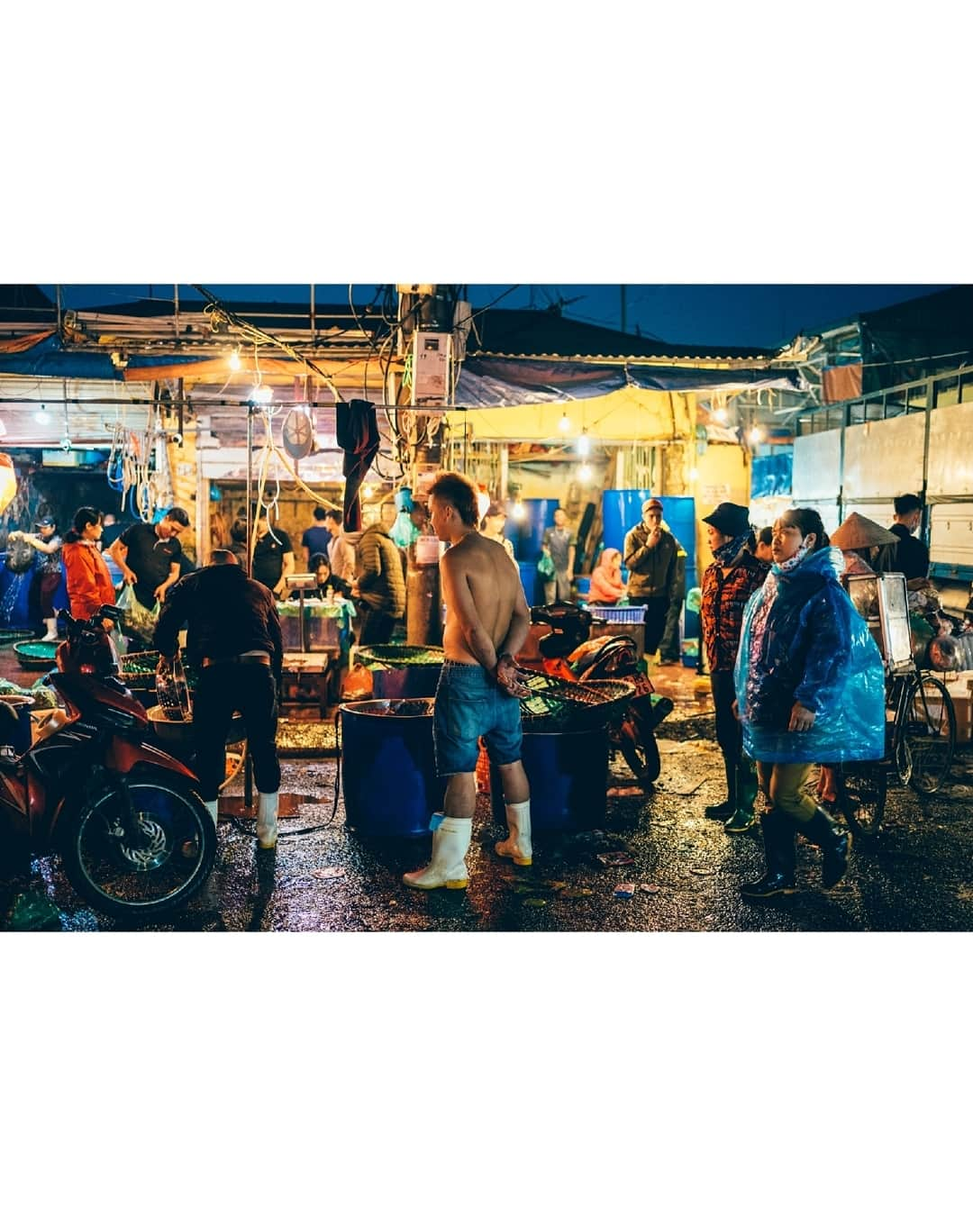 VuTheara Khamさんのインスタグラム写真 - (VuTheara KhamInstagram)「Street Vibes in Hanoi, Vietnam (2019) . It's a selection of pictures taken my last morning in this city, focus on street scenes and at night market. . @cfavoyages #cfavoyages」11月17日 1時27分 - vutheara