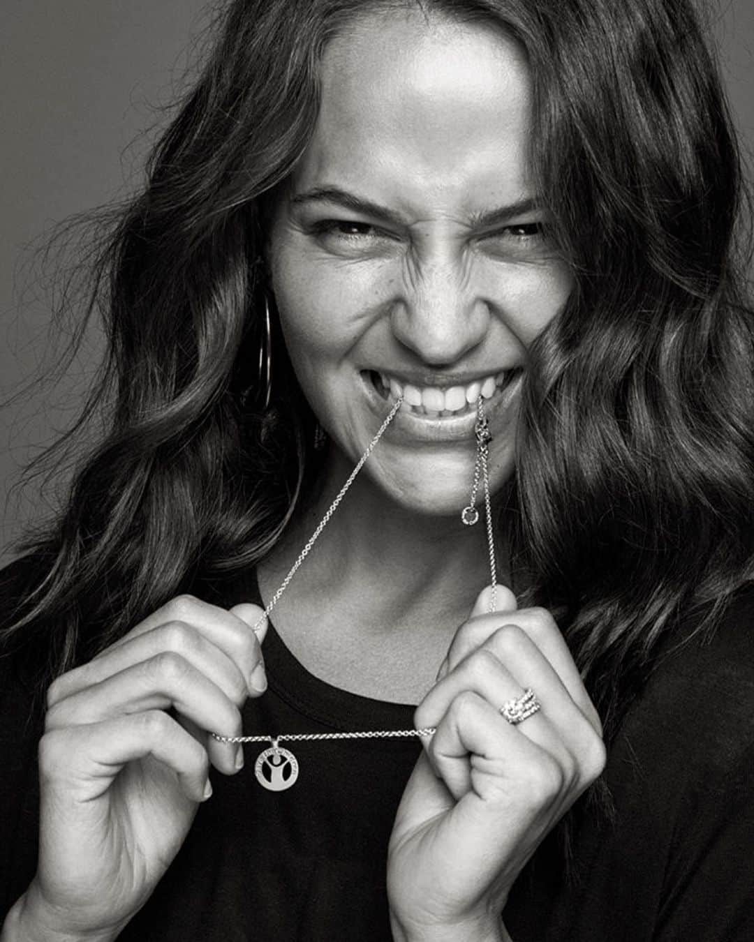 アリシア・ヴィキャンデルのインスタグラム：「Alicia Vikander x Bulgari for Save the Children.」