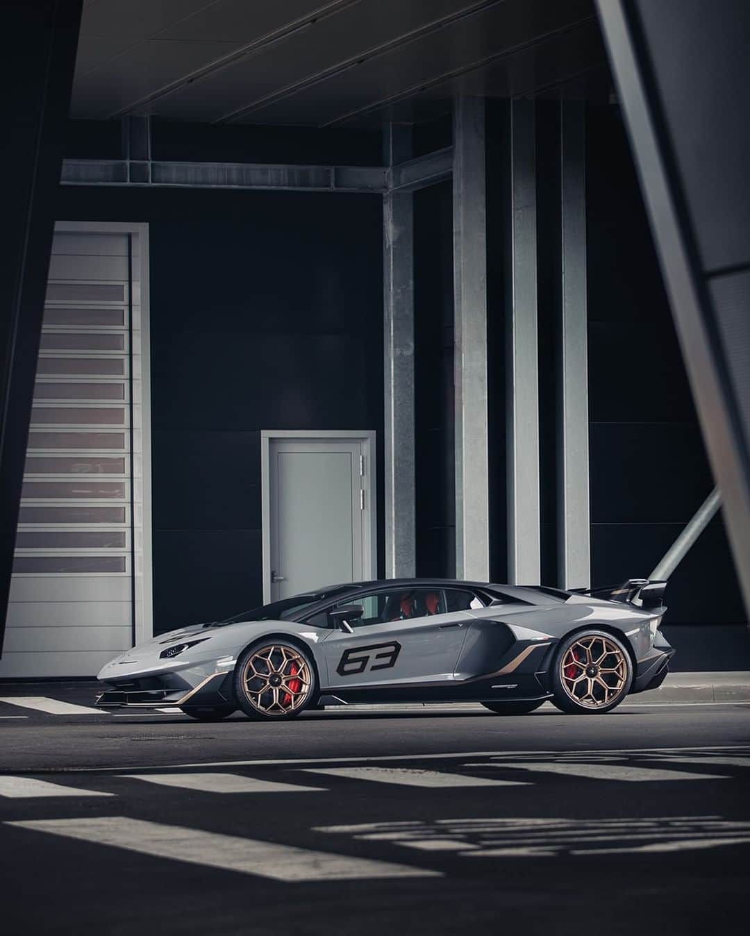 ランボルギーニのインスタグラム：「An amateur understands, a professional appreciates.  @alexpenfold visited us at Sant’Agata Bolognese and captured the beauty of the Aventador SVJ 63 with this picture.  #Lamborghini #AventadorSVJ63」