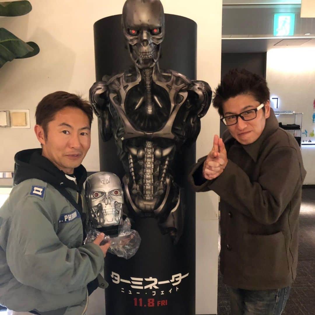 のインスタグラム：「先日、ターミネーターの最新作を観に行った。 劇場作品でターミネーターが作られるなら、今後も必ず観に行く。 一緒に行った近藤六は、ガンダムのようなロボット映画だと思っていたようだ。 好きに思えばいい。 自由にしてくれ。  #ターミネーター #ターミネーターニューフェイト #ターミネーター6」