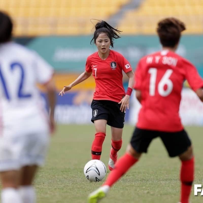 イ・ミナさんのインスタグラム写真 - (イ・ミナInstagram)「나도 축구하고싶다..⚽️⚽️⚽️⚽️⚽️」11月17日 2時10分 - mina_world_