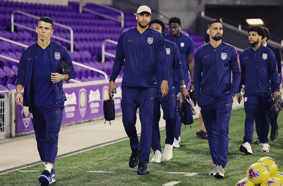 アルフレッド・モラレスのインスタグラム：「When you pull up with the boys..ready for payback 🇺🇸🇺🇸🇺🇸 big W last night @usmnt」