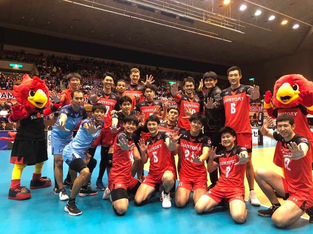 喜入祥充のインスタグラム：「仙台ホームゲーム♪ 沢山の応援ありがとうございました！ 仙台はええところ♪ そうですよね？松林さん？  #5勝目 #サンバーズ #vリーグはバレーだよ」