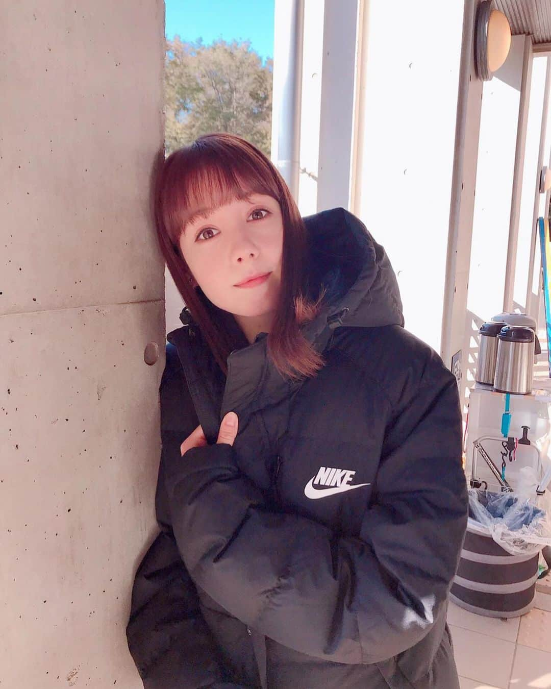 トリンドル玲奈さんのインスタグラム写真 - (トリンドル玲奈Instagram)「寒くなってきましたね。﻿ ﻿ お布団が薄すぎて寒いから、暖かいお布団買わなければ、、😳。 ﻿ ﻿ 現場ではロケジャンに助けられてます ☺️。 ﻿ 今朝も📷。﻿ ﻿ 早朝からだったけれど、朝日が綺麗すぎて行きの車の中でうっとりしてしまいました。﻿ ﻿ 皆さま良い１日をお過ごしください♡。﻿ ﻿ (フォロワーさんが153万人に、、!本当にありがとうございます!これからもなるべく皆さんのリクエストに応えていけたらなと思うので♡、お暇なときにでもコメント欄に書いていただけたら嬉しいです☺︎ ﻿ I’ve finally passed 1.53 million followers!﻿ Big thanks to all of my lovely fans and thank you for supporting me as always!﻿ Let me hear if you have any requests for my post! I would love to share with you more🥰﻿)」11月17日 12時04分 - toritori0123