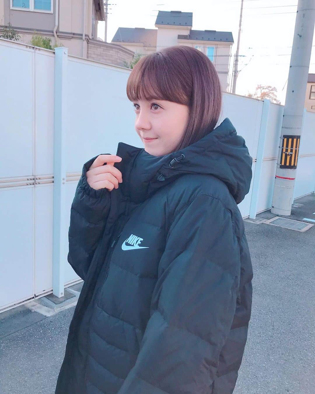 トリンドル玲奈さんのインスタグラム写真 - (トリンドル玲奈Instagram)「寒くなってきましたね。﻿ ﻿ お布団が薄すぎて寒いから、暖かいお布団買わなければ、、😳。 ﻿ ﻿ 現場ではロケジャンに助けられてます ☺️。 ﻿ 今朝も📷。﻿ ﻿ 早朝からだったけれど、朝日が綺麗すぎて行きの車の中でうっとりしてしまいました。﻿ ﻿ 皆さま良い１日をお過ごしください♡。﻿ ﻿ (フォロワーさんが153万人に、、!本当にありがとうございます!これからもなるべく皆さんのリクエストに応えていけたらなと思うので♡、お暇なときにでもコメント欄に書いていただけたら嬉しいです☺︎ ﻿ I’ve finally passed 1.53 million followers!﻿ Big thanks to all of my lovely fans and thank you for supporting me as always!﻿ Let me hear if you have any requests for my post! I would love to share with you more🥰﻿)」11月17日 12時04分 - toritori0123