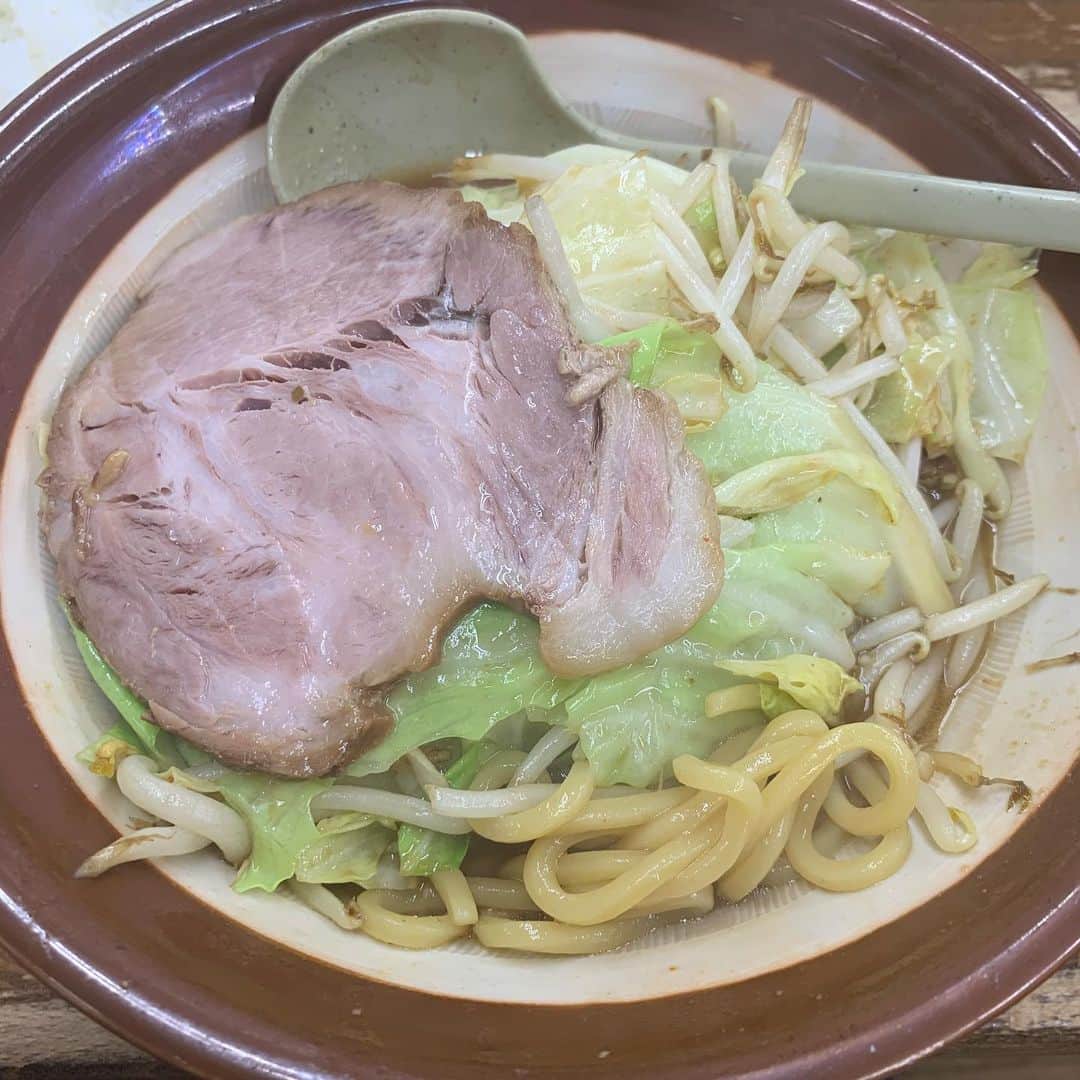 安野勇太のインスタグラム：「久しぶりに東横食べた。美味しかった。昨日は新潟、今日は金沢とHUSKING BEEのツアーにお世話になっております。そして明日は千葉LOOKにてサバンナマンとノーイヤーとライブ。さぁ！」