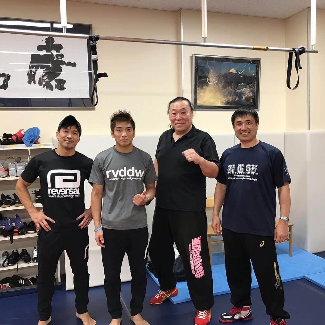 所英男さんのインスタグラム写真 - (所英男Instagram)「昨日は宮田和幸さん　@miyata.hercules 誘っていただき、日本大学レスリング部へ練習に行かせていただきました。宮田さんの指導のもとテクニックや部分スパーにスパーリング。本当に勉強になりました。レスリングでオリンピックにいき、MMAでも活躍されて、今　指導者としても素晴らしい実績をほこる宮田さん。お弟子さんへの立ち振る舞いも含め、たくさ学ぶものがありました！宮田さんはじめ、日大レスリング部の皆さん、武田選手、竿本選手、原口選手、昨日はありがとうございました！またレスリングやりたい！て思います！！近々またよろしくお願いします！　#宮田和幸　さん　#日大レスリング部 #本多多聞　さん　#武田光司　選手　#竿本樹生 選手」11月17日 12時51分 - tokorohideo
