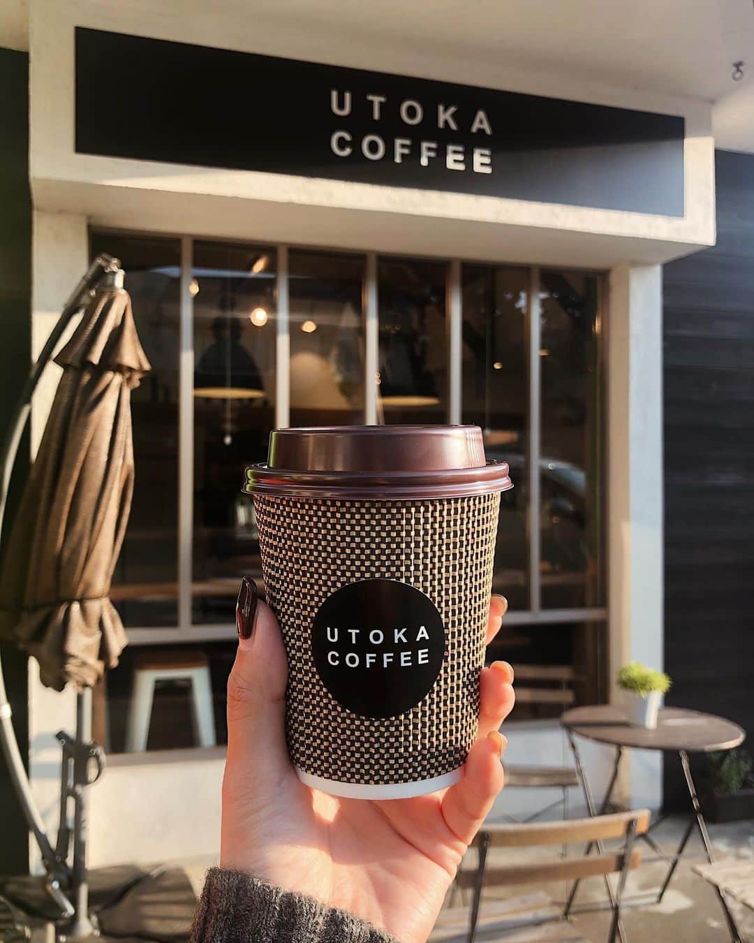 倉園由菜さんのインスタグラム写真 - (倉園由菜Instagram)「.﻿ ﻿ この前日帰り箱根に行ってきました。﻿ ﻿ ﻿ いつもと違う場所に行こうってなって﻿ （↑結構箱根行く）﻿ ﻿ ここのカフェをお目当てに仙石原へ。﻿ #ウトカコーヒー﻿ ﻿ スペシャリティコーヒーの豆選べるし、﻿ 店内もテイクアウトカップもかわいかった！﻿ ﻿ ﻿ ﻿ #utokacoffee  #仙石原カフェ #仙石原 #箱根カフェ #スペシャリティコーヒー #日帰り箱根 #箱根 #日帰り女子旅 #カフェ部 #カフェ巡り」11月17日 13時07分 - yuna_kurazono
