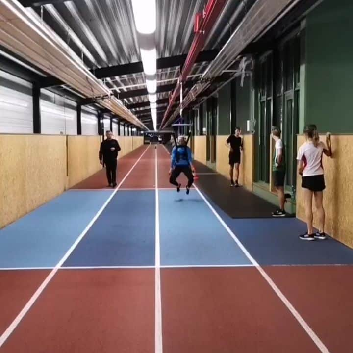 Jessica-Bianca WESSOLLYのインスタグラム：「Das Gefühl nach den ersten 3 Trainingswochen in der Vorbereitung 😅 📸 @jo_kri_  #adidas #adidasrunning #mtgmannheim #trackandfield #nurdiehartenkommenindengarten #ohnespaßkeinfun」