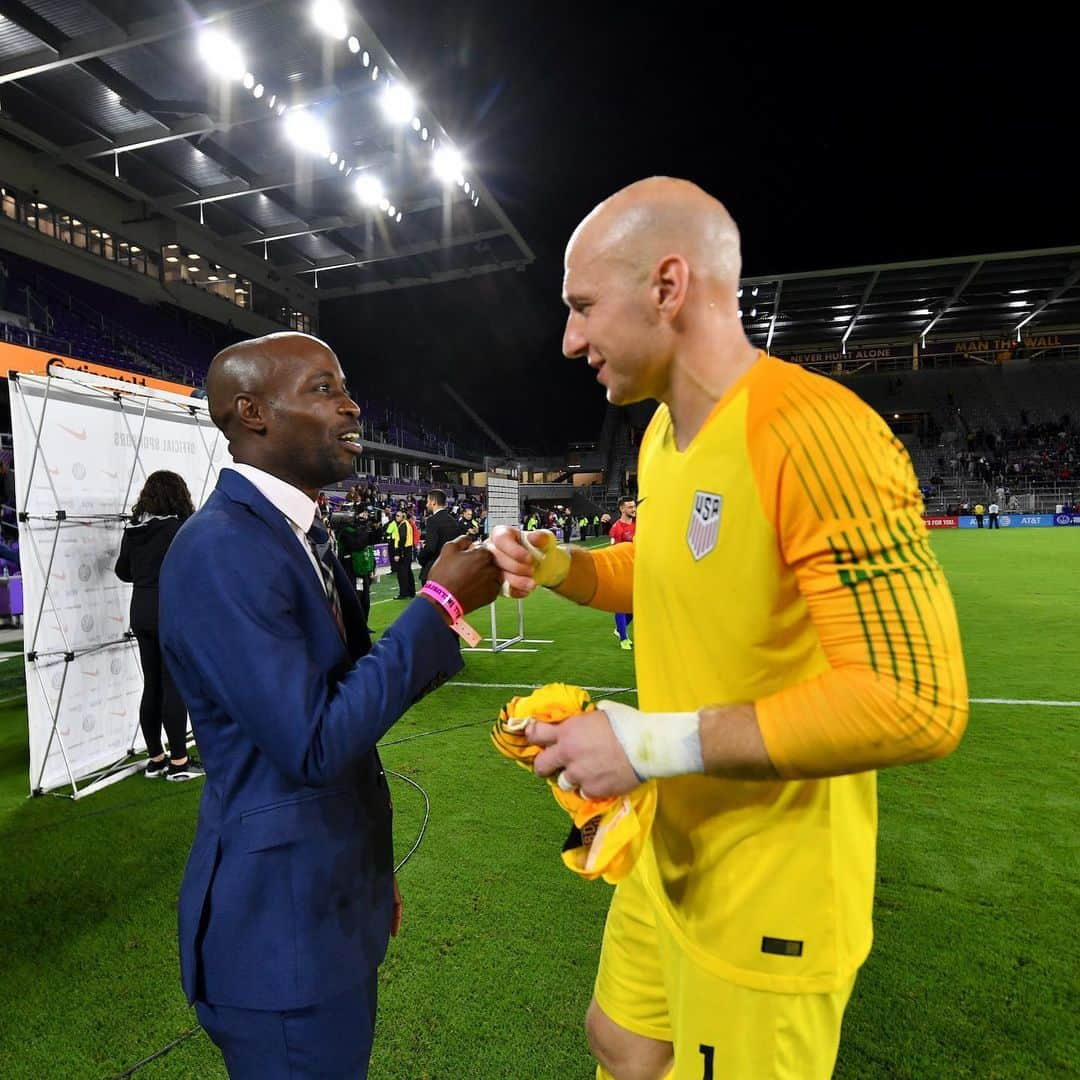 ブラッド・グザンさんのインスタグラム写真 - (ブラッド・グザンInstagram)「Great win last night that put us in position to finish the job on Tuesday!  Always great seeing @trickybeas especially on a day he fully deserved for all he has done for @ussoccer #legend 🇺🇸🇺🇸🇺🇸」11月17日 4時09分 - bguzan