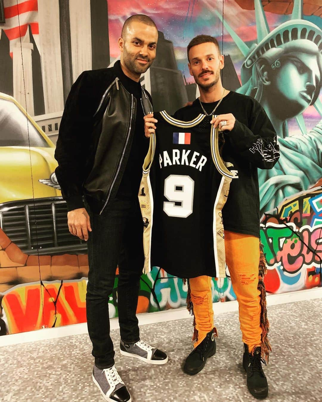 トニー・パーカーさんのインスタグラム写真 - (トニー・パーカーInstagram)「🔺Pyramide Tour 🔺 @mattpokora #jersey #spurs #concert」11月17日 4時15分 - _tonyparker09