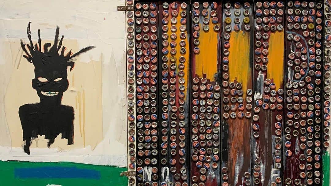 日下裕江さんのインスタグラム写真 - (日下裕江Instagram)「Jean Michel Basquiat Made in Japan!!! , . . パリのバスキア展へ行ったばかりだから、  行こうか、行かまいか、 悩んだけれど、  やっぱり行って良かった❣️ , . . パリや他では展示されていなかったプライベートコレクション作品が沢山あり 日本語音声ガイドもあったし、  バスキアが日本へ訪れて描いた作品などが観れた✨  そして、私の生まれた1982年の年に描かれた作品が沢山あるから、 とても感慨深い✨  ZOZOの前澤氏が落札したこの絵も、私が生まれた年代に描かれた作品✨  自分だったらどの絵を買う？  と思いながら観てたけど、 やっぱり私もこの絵が一番好き❣️ , . 骸骨モチーフの絵が多いバスキア。 私もこの大きく、色濃く、存在感がり、色彩など、力強い魂の叫びみたいなものを感じて、  私もこの絵が一番好きです💓  バブル時代の激しい日本に惹かれて、 日本へ何度もやって来たバスキア。  そこで感じて描かれた絵には、日本の時代を物語ってました✨ 急成長した日本が脅威に思えたんでしょうね…  ひらがなや、Yen、などを取り込んだ絵は引き込まれます｡:ஐ⋆* , . バスキアと日本との多方面にわたる絆、そして日本の豊かな歴史や文化がその創作に及ぼした知られざる影響…  私はそんな時代に生まれたんだな…って。 そんな時代の日本へ来て、バスキアはこんな事を感じたんだな…って。  10年しか生きられなかったバスキア。 その短い人生の中で訴えかけて来た絵画の数々。  バスキア展メイドインジャパンは森アーツセンターギャラリーで今日までですよ❣️ #basquiat #jeanmichelbasquiat #basquiatmadeinjapan #zozo前澤 #zozotown #前澤友作 #バスキア展 #バスキア #バスキア展メイドインジャパン #森アーツセンターギャラリー」11月17日 4時20分 - hiroe___h