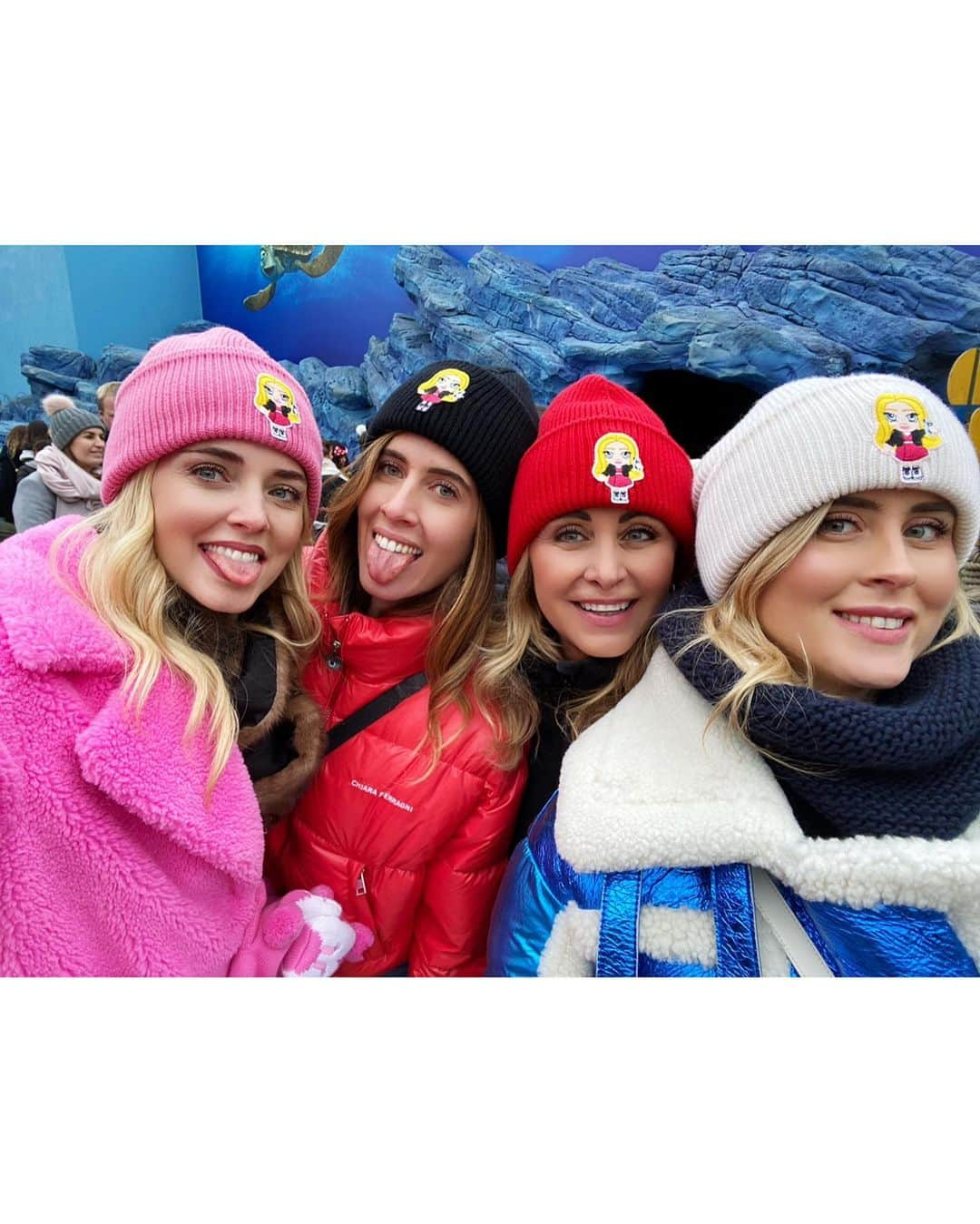 キアラ・フェラーニさんのインスタグラム写真 - (キアラ・フェラーニInstagram)「Another amazing day at @disneylandparis #TheFerragnez #suppliedby #DisneyXmas」11月17日 4時48分 - chiaraferragni