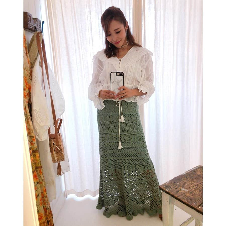 長谷川朋美さんのインスタグラム写真 - (長谷川朋美Instagram)「バイロンでお気に入りのSHOP#SPELL へ✨ 前回来た時はさぁやとお揃いのローパース買ったの😻 ・ 前回から移転していて、 とっても可愛いガーデンテラスがありました🌈 ・ 子供服もあって、バイロン発のブランドで バイロンっぽくて好き❤️ バイロンって#ボヘミアン テイストが多い気がする。 ・ 私はオレンジのワンピを購入しましよ✨ ・ #shopping #お買い物 #バイロン発 #byronbay #Australia #バイロンベイ #オーストラリア」11月17日 5時19分 - hasegawa.elena.tomomi