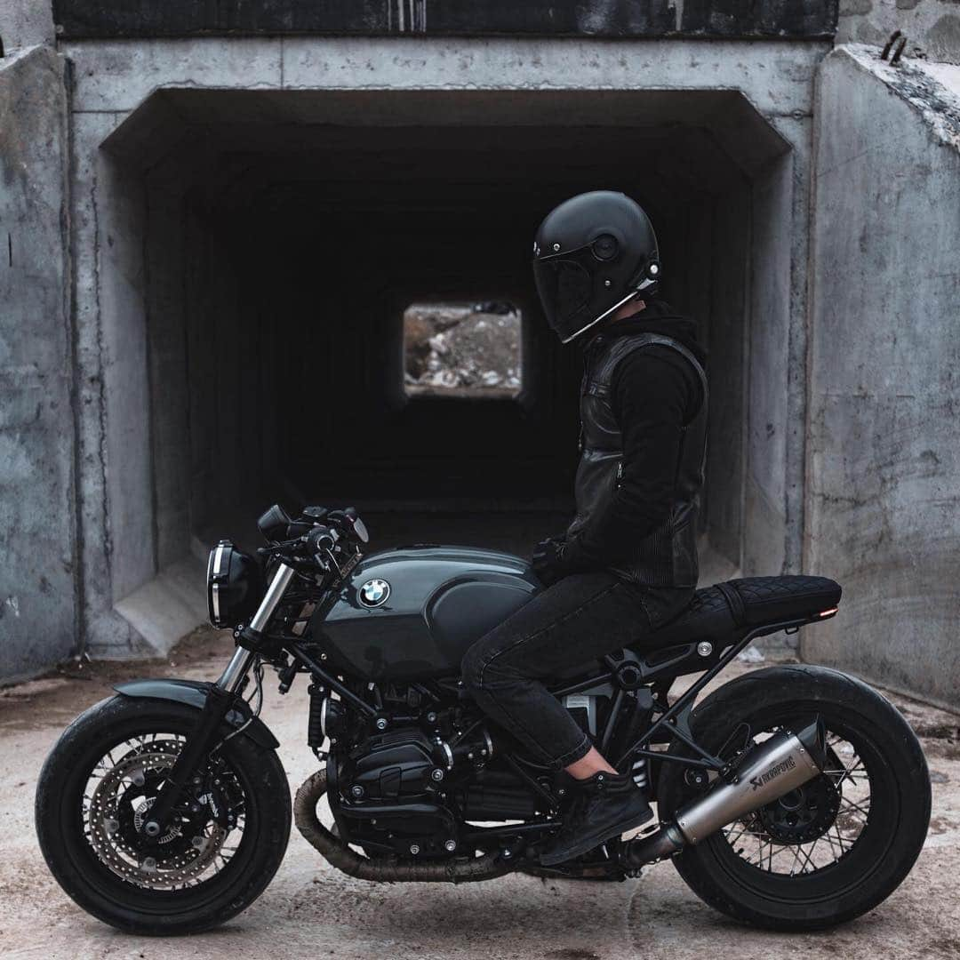 epidemic_motorsさんのインスタグラム写真 - (epidemic_motorsInstagram)「♠️ @kovalenkokolya #bmwmotorrad #rninetpure #bmwrninet #redpandasevastopol #makelifearide #motorcycle #epidemic_motors #streetcaferacers #crimea_life #motolife #r9tgram #acrapovic #motorcyclesofinstagram #motorrad #bellbullitt #rolandsandsdesign #caferacer #roadster #classicmotorcycle #2wheels #bike #adventuretime #burnout #moto #fujifilm #x100f #redigade」11月17日 5時35分 - epidemic_motors