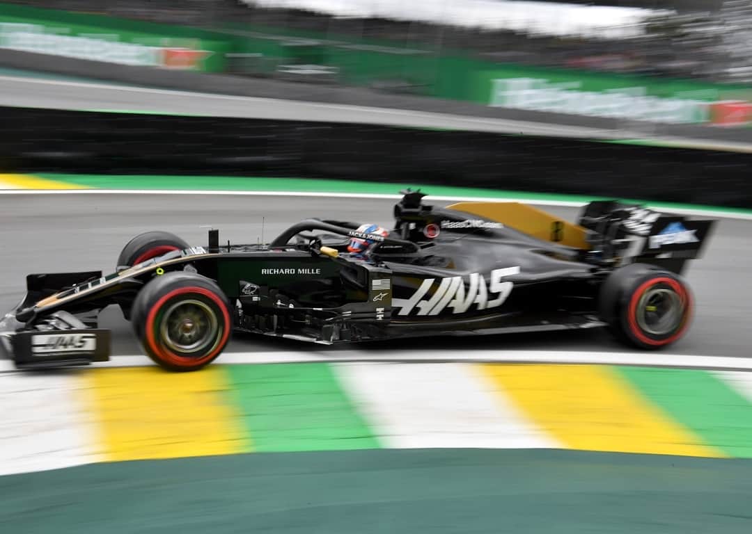 ロマン・グロージャンのインスタグラム：「Give us an high five after a strong quali and the two @haasf1team cars in the top 10. Starting P7 tomorrow for the #braziliangp #r8g #lightningmcqueen」