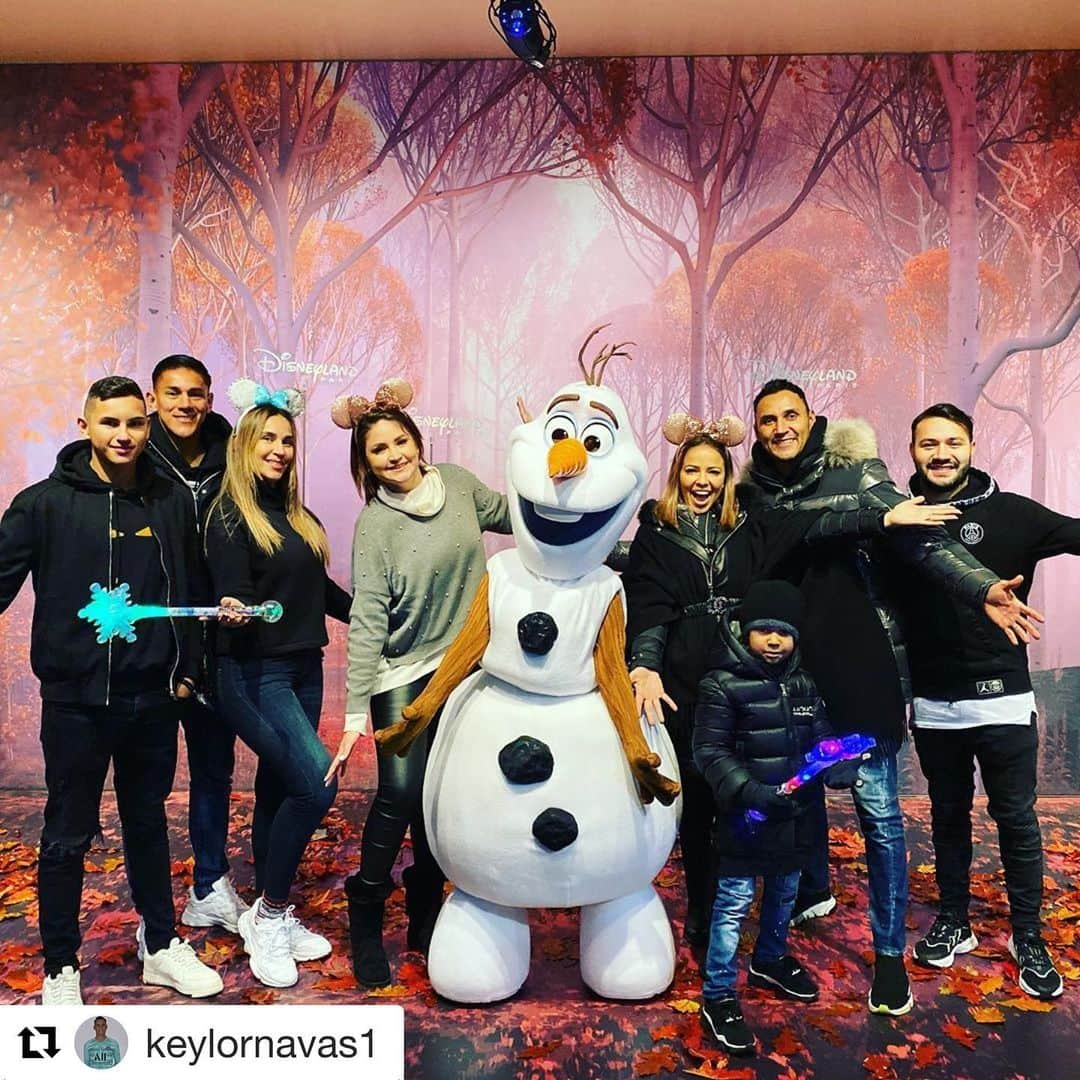 オスカル・デュアルテさんのインスタグラム写真 - (オスカル・デュアルテInstagram)「#Repost @keylornavas1 ・・・ Gracias @disneylandparis 👌🏻👌🏻💪💪😍😍#amigos #familia #enjoy」11月17日 6時36分 - oduarte06