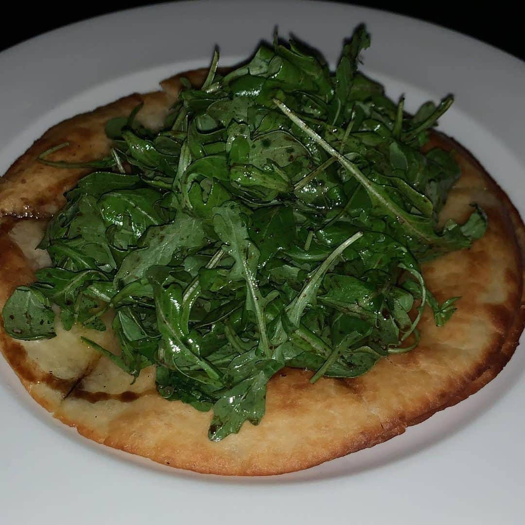 カルーシェ・トランさんのインスタグラム写真 - (カルーシェ・トランInstagram)「Porn but make it food - goat cheese quesadilla w white truffle oil & honey topped with arugula drizzled with balsamic 🤤」11月17日 6時34分 - karrueche