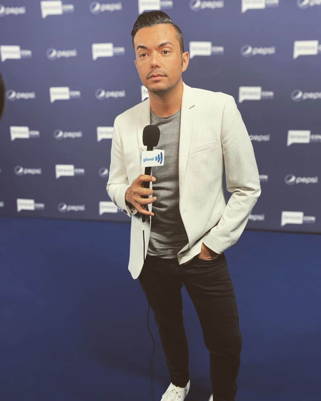 アンソニー・ラモスのインスタグラム：「🎤 @glaad #BravoCon」