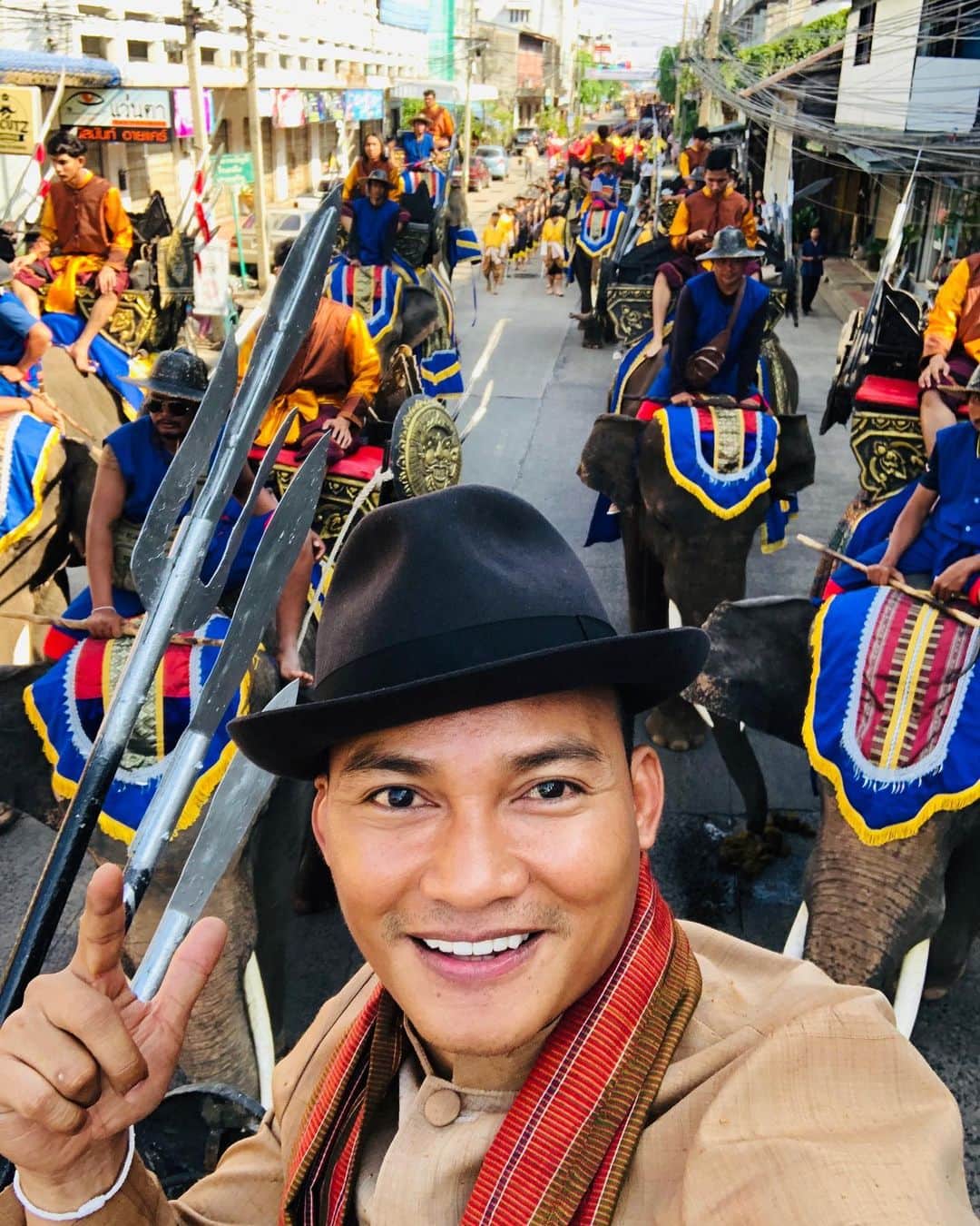 トニー・ジャーのインスタグラム：「Amazing  surin elephants festival round up 7-18 November 2019.」