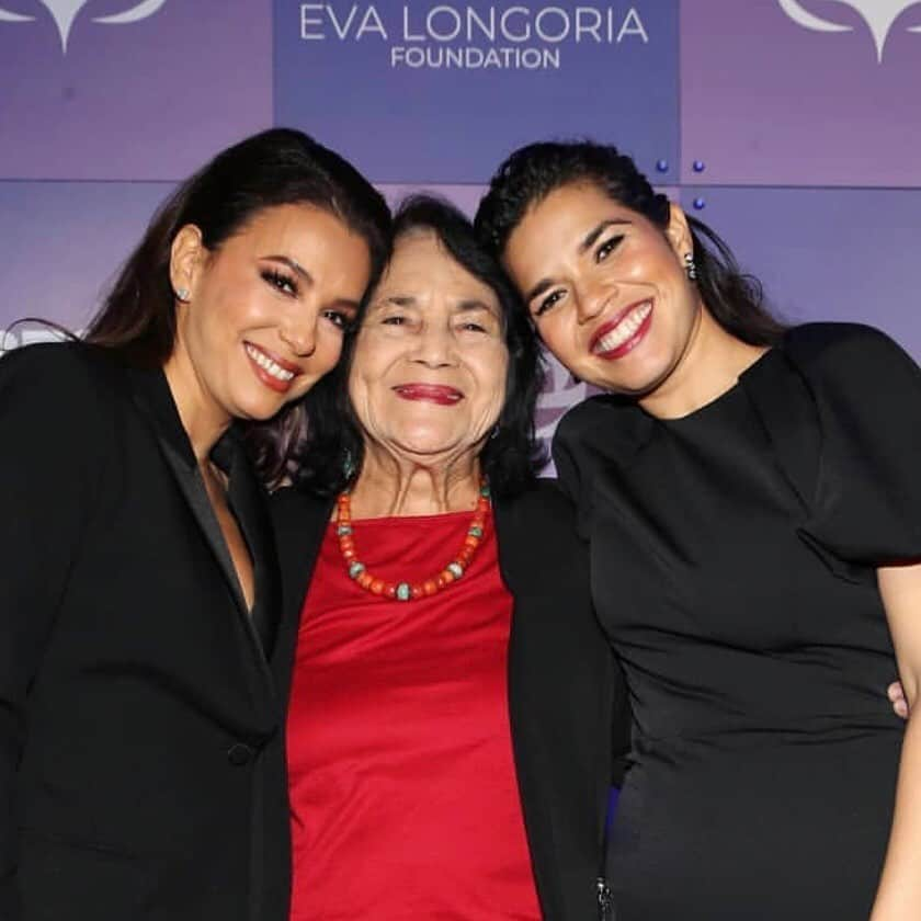 アメリカ・フェレーラさんのインスタグラム写真 - (アメリカ・フェレーラInstagram)「What a joy to receive the Latina Leadership Award from my Queen  @evalongoria & the @evalongoriafoundation - they do such incredible work like giving Latinas scholarships, micro-loans and training in STEM fields. Get to know their work and invest in our future Latina leaders!!」11月17日 7時00分 - americaferrera