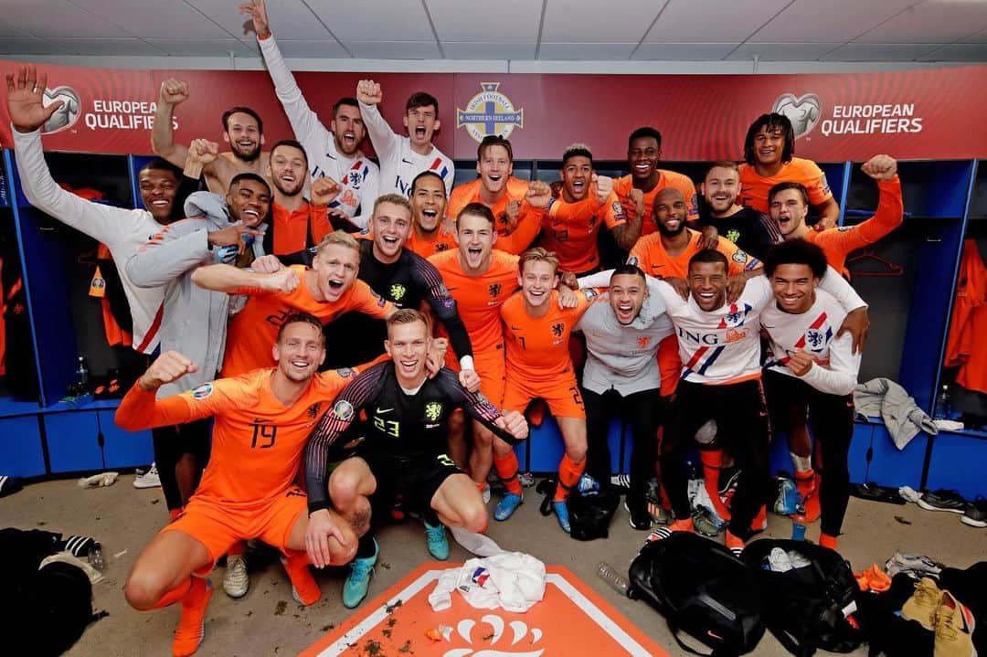 デイリー・ブリントのインスタグラム：「We Are Back 🦁🔸 #EURO2020」