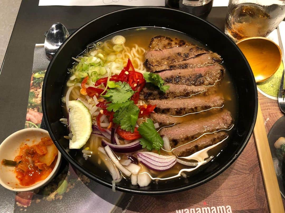 岡倫之さんのインスタグラム写真 - (岡倫之Instagram)「Japanese restaurant “wagamama”🍜 #ramen #japanesefood #chinesefood #gourmet #japaneserestaurant  #GOK #GreatOKharn #UK #england #ラーメン #らーめん #拉麺 #中華そば #麺スタグラム #ラーメン大好き #海外ラーメン #海外グルメ #オーカーン #英国 #イギリス #日本食レストラン #wagamama」11月17日 7時45分 - great_o_khan