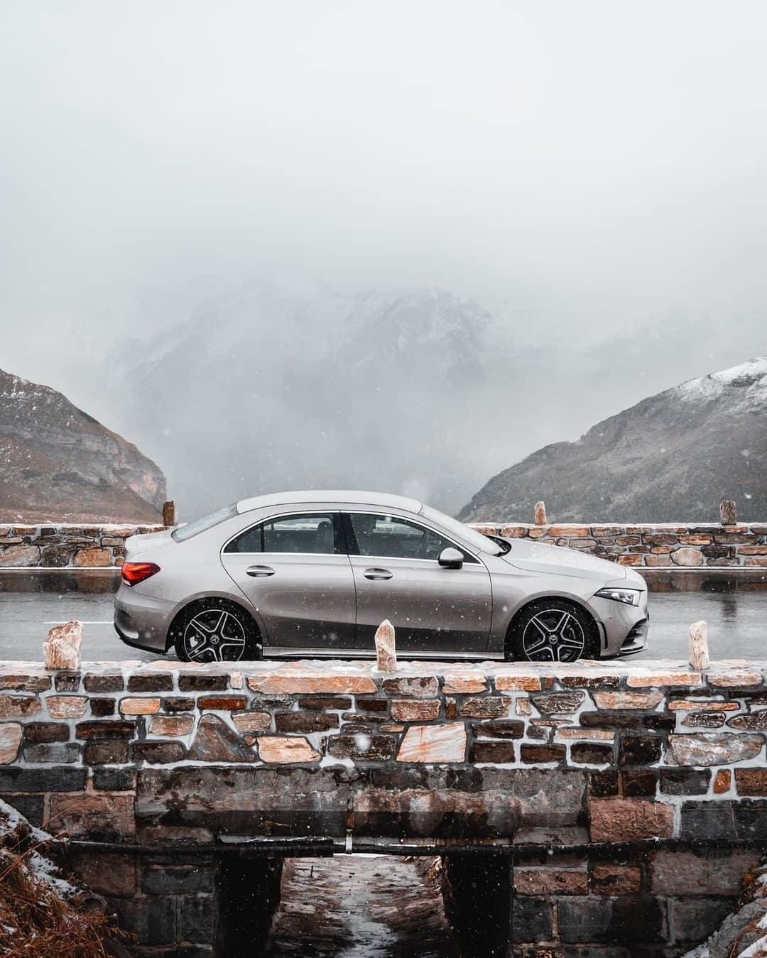 メルセデス・ベンツさんのインスタグラム写真 - (メルセデス・ベンツInstagram)「More responsive and refined in every weather condition. On request the new A-Class Sedan is also available with the dynamic permanent all-wheel drive system 4MATIC. #MercedesBenz #AClass #CarsOfInstagram #MBCar #InstaCar 📸 @lew.de for #MBsocialcar」11月17日 7時55分 - mercedesbenz