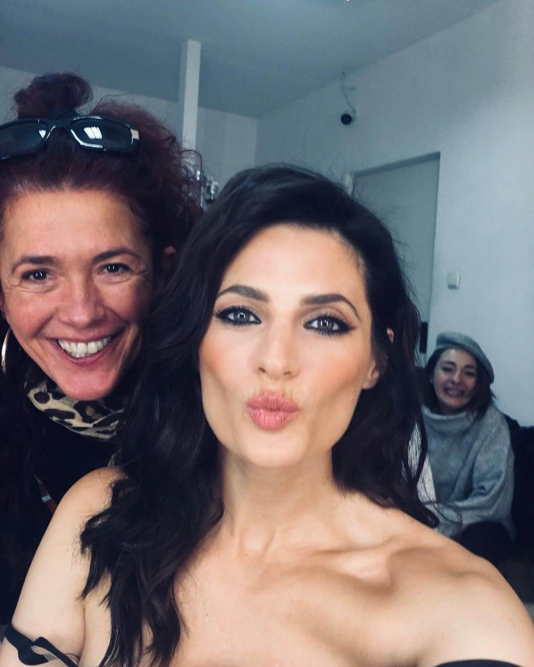 スタナ・カティックさんのインスタグラム写真 - (スタナ・カティックInstagram)「First Week of the Second Block wrapped.  Big 💋 to all you lovely ladies ‘n lads out there.  #TimeToShakeYourMoneymaker」11月17日 7時52分 - drstanakatic