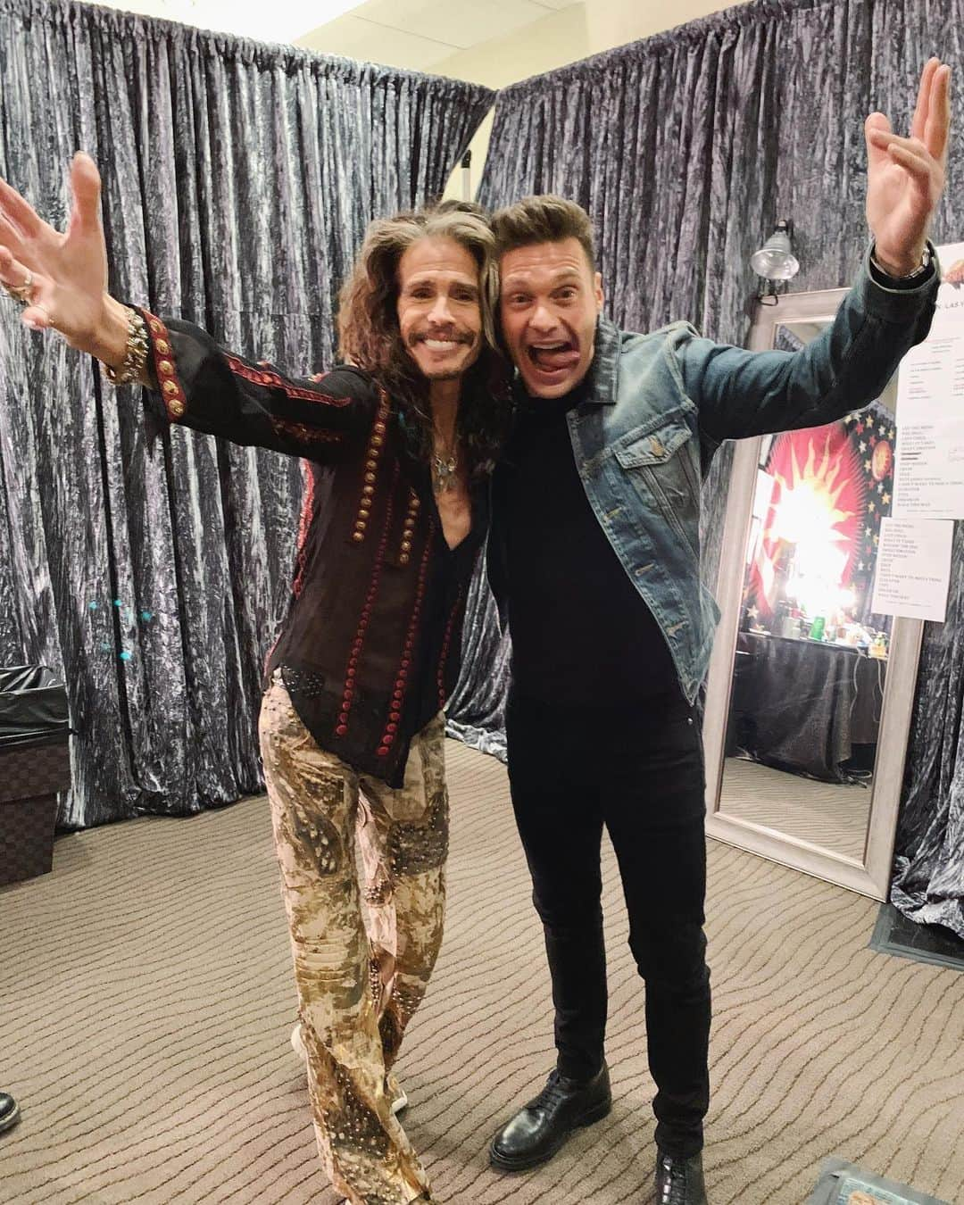 ライアン・シークレストさんのインスタグラム写真 - (ライアン・シークレストInstagram)「About to do the pre-show stretch with @iamstevent」11月17日 13時22分 - ryanseacrest