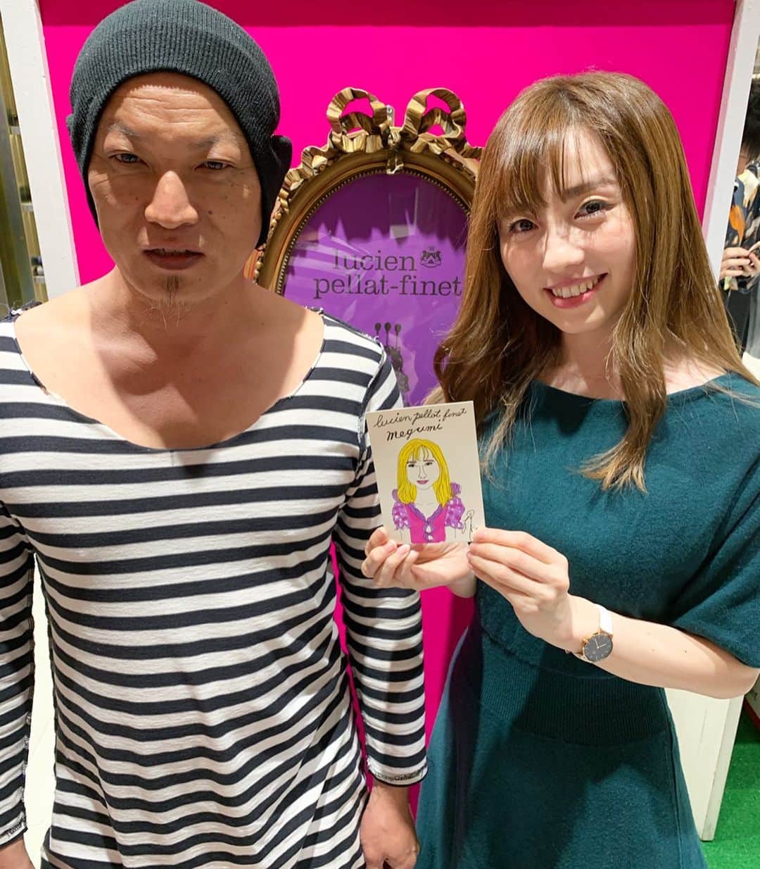 早川愛さんのインスタグラム写真 - (早川愛Instagram)「💀ルシアン ペラフィネ ✖︎ ヤナギダマサミ💀﻿ ﻿ ﻿ ルシアンを象徴するスカルやリーフのモチーフを、﻿ キュートでポップで毒のある﻿ ヤナギダマサミさんワールドに変身しています✨﻿ ﻿ ﻿ 11月28日(木)まで﻿ 伊勢丹メンズ館2階イベントスペースにて﻿ ポップアップストアで先行販売しています❣️﻿ ﻿ ﻿ 先日の来店イベントでは﻿ なんと似顔絵を描いていただきました💗﻿ 私はグリーンのお洋服を着てましたが、﻿ ピンクでお姫様👸のイメージらしく、﻿ こんなに可愛く描いていただきました😍﻿ 額縁に入れて飾ろうとおもいます💕💕﻿ ﻿ ﻿ ﻿ @lucien_pellat_finet_official  @yanagidamasami﻿ #lucienpellatfinet﻿ #yanagidamasami﻿ #ルシアンペラフィネ ﻿ #ヤナギダマサミ﻿ #新宿﻿ #伊勢丹メンズ館﻿ ﻿ ﻿ ﻿」11月17日 8時04分 - megumegu_1006