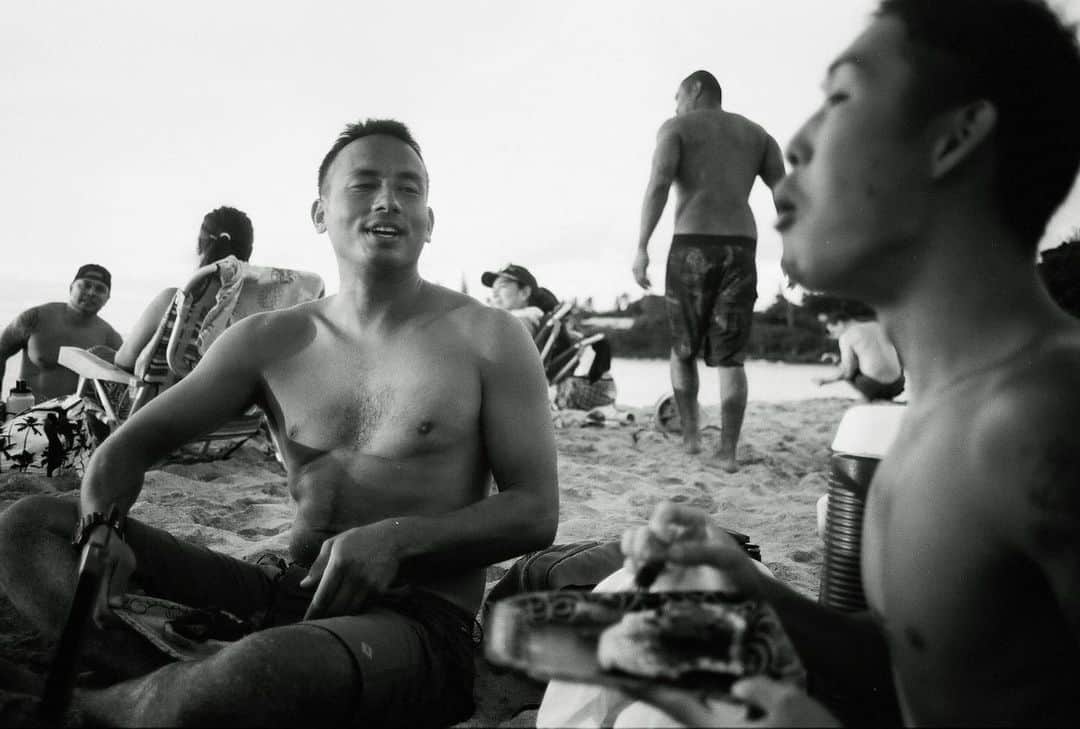 エリック・デ・メンドンサさんのインスタグラム写真 - (エリック・デ・メンドンサInstagram)「ビーチでのんびり。これが1番ハワイで楽しいねん⛱ #みんなでビーチ @armanbitaraf808 📸」11月17日 8時01分 - eric.de.mendonca