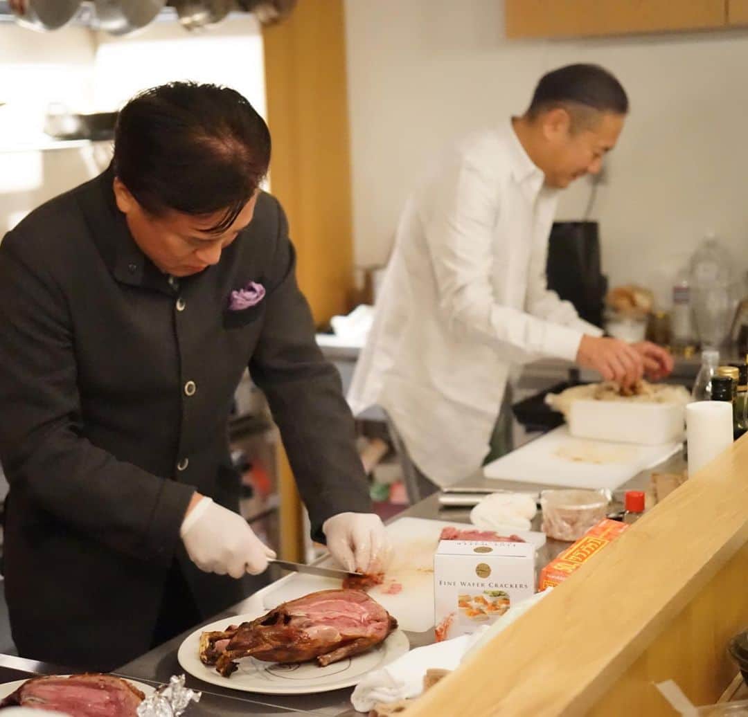 太田雄貴さんのインスタグラム写真 - (太田雄貴Instagram)「RED35の審査員のお疲れ様&キックオフ会  審査員の皆さんが自分の専門では無い分野の料理を一品ずつ持ち込むという楽しい企画。  僕は食べるだけという役得でしたが、来年は作らないといけないかもしれないので、少し料理しようかと思った夜でした。  料理人や経営者としての視点のお話を聞くと本当勉強になります。素晴らしい一夜。」11月17日 8時20分 - yuki_ota_fencing
