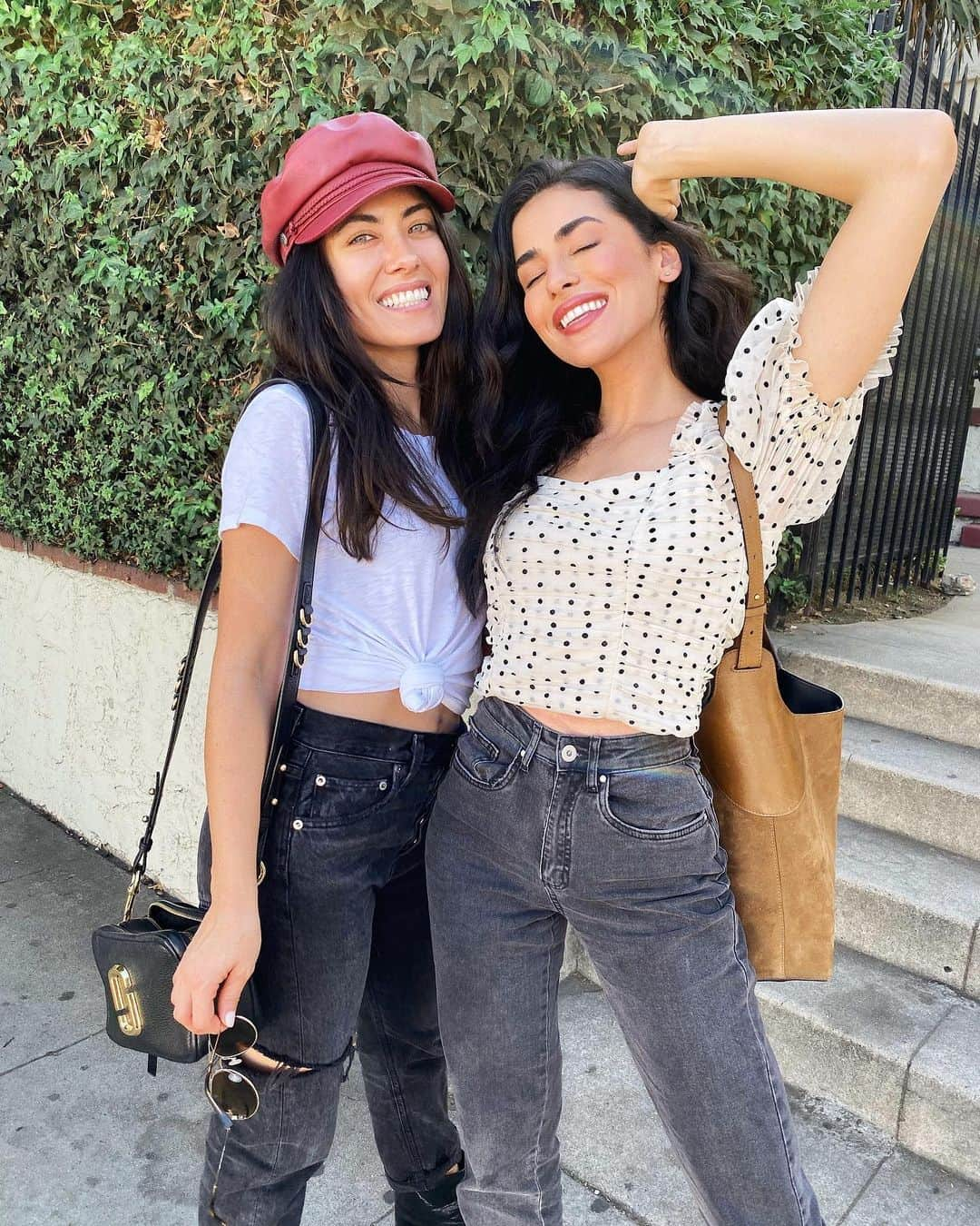 Sazan Hendrixさんのインスタグラム写真 - (Sazan HendrixInstagram)「What is life without people who make you laugh a little louder, smile a little bigger and live a little bit better ✨ Can I get a Double Tap & an AMEN for friendships that glow! 🙌🏼 grateful for you @alatorre 👯‍♀️ #cozysaturdays #friends #catchingup」11月17日 8時36分 - sazan